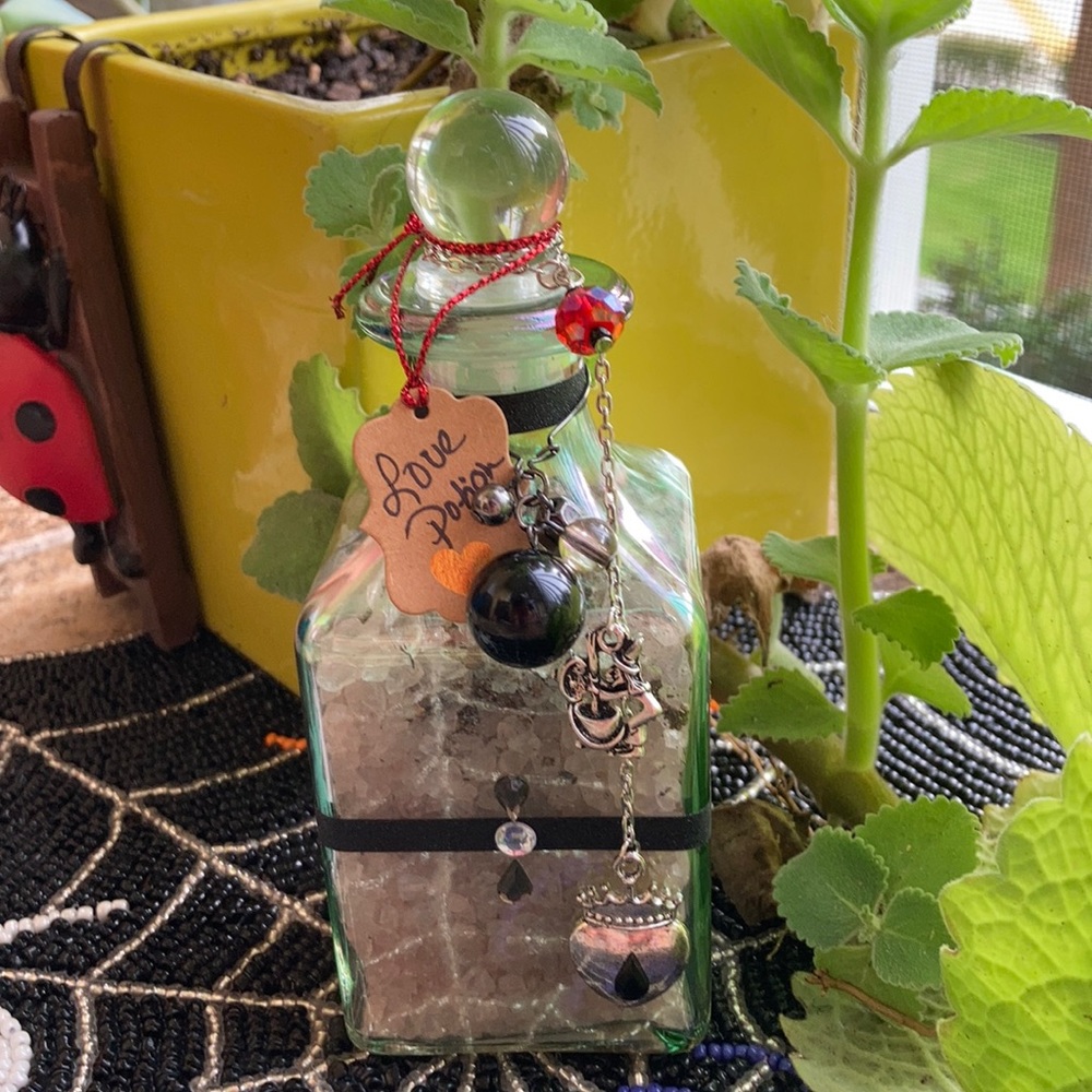 Love ❤️ Potion magic roses 🌹 bottle decor